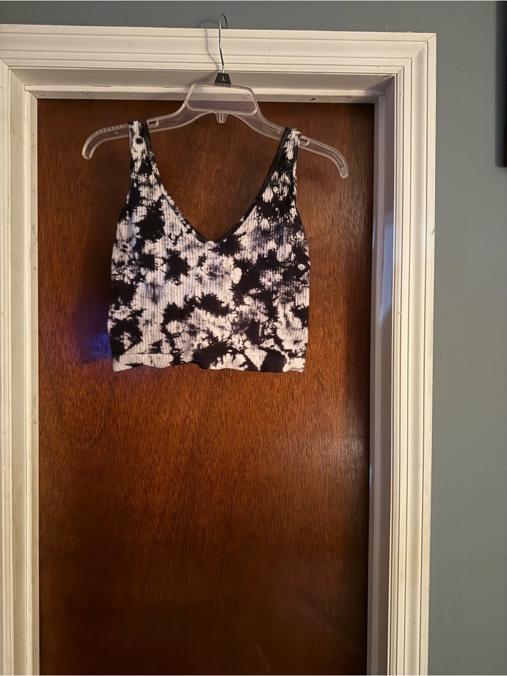 Tie-Dye Ribbed V-Neck Crop Tank Top - Black & White by Aura